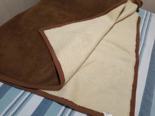 Manta suave de forro polar marrón