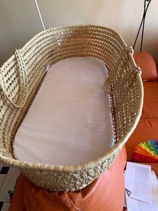 Moisés de mimbre con colchón