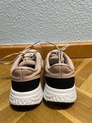 Nike Revolution 5 "Barely Rose" - Talla 39