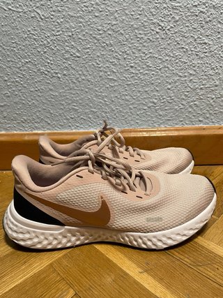 Nike Revolution 5 "Barely Rose" - Talla 39