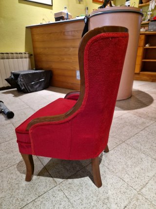 Poltrona vintage da toeletta rossa e legno