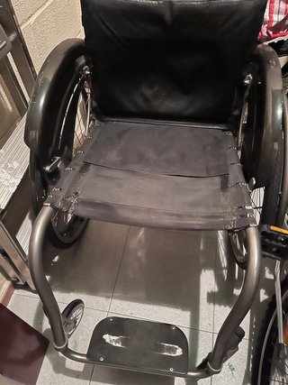 Silla de ruedas de titanio. En estado decente.