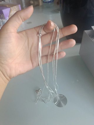 Collana lunga elegante colore argento