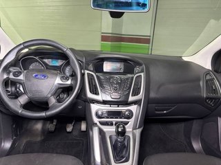 Ford Focus 130.000 km 2013 gasolina 100 cv