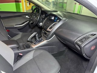 Ford Focus 130.000 km 2013 gasolina 100 cv