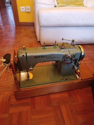 Máquina de coser Refrey industrial