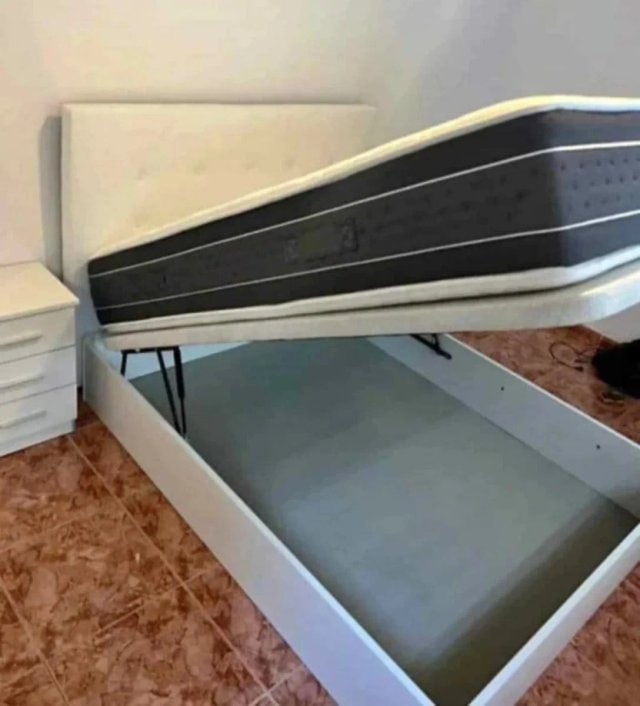 Divano letto in legno con materassi viscoelastici