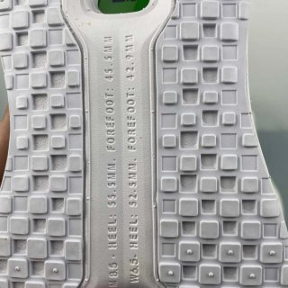 Nike Vomero Premium Talla 42