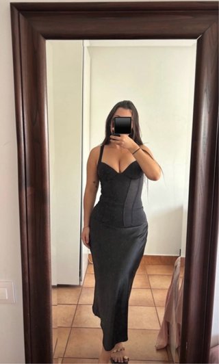 Falda larga satinada negra Mango