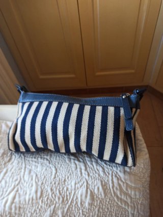 Bolso Guess auténtico, loneta rayas azul y marfil
