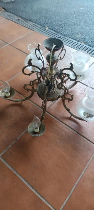 Lámpara de araña vintage dorada