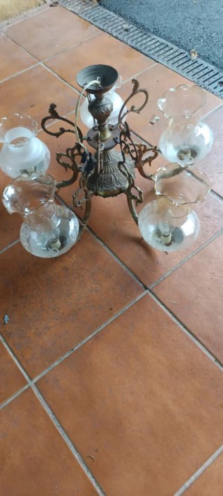 Lámpara de araña vintage dorada