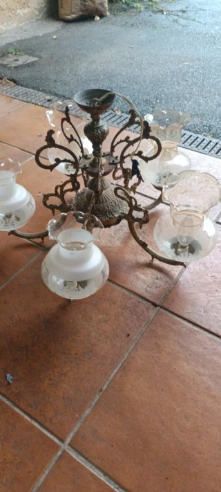 Lámpara de araña vintage dorada