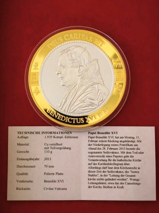 Medalla Benedicto XVI Deus Caritas Est. Vaticano