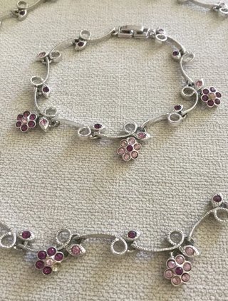 Conjunto gargantilla y pulsera. A estrenar.
