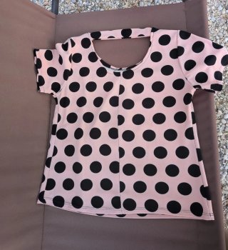 Blusa de lunares rosa y negro