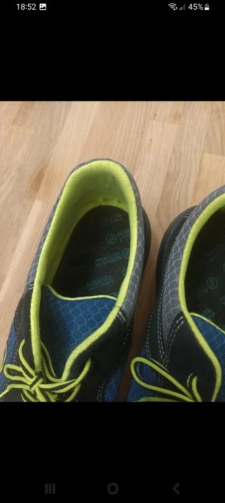 Zapatos de seguridad negros y azules