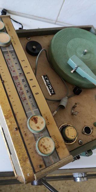 Radio vintage Crown anni '60 con giradischi