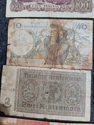 Lote 17 de Billetes Extranjeros Varios Países
