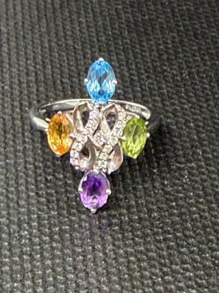 Anillo Oro Blanco 18k con Gemas Multicolor