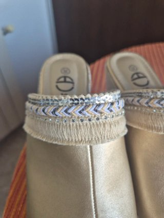 Cuñas doradas con pedrería talla 36