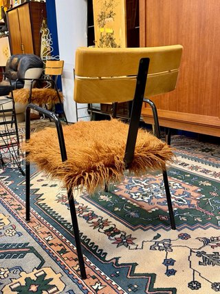 Sedia vintage impilabile con braccioli