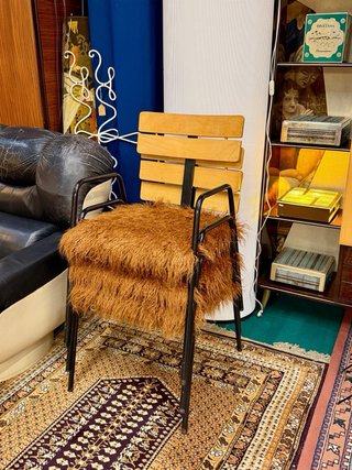Sedia vintage impilabile con braccioli