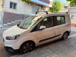 Ford E-Transit Courier 2019