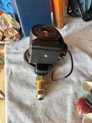 Bomba presurizadora Grundfos UPA 15-120
