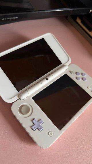 Nintendo 2DS XL Blanca con Tomodachi Life