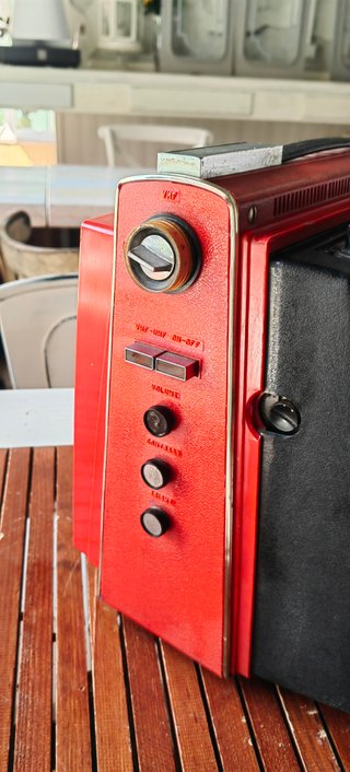 Televisor Antiguo Kolster 12 Rojo y Blanco