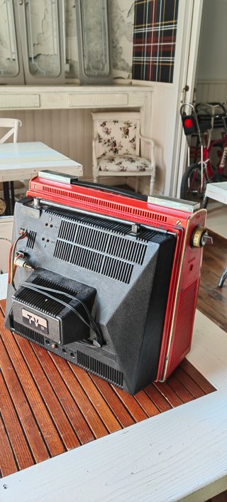 Televisor Antiguo Kolster 12 Rojo y Blanco