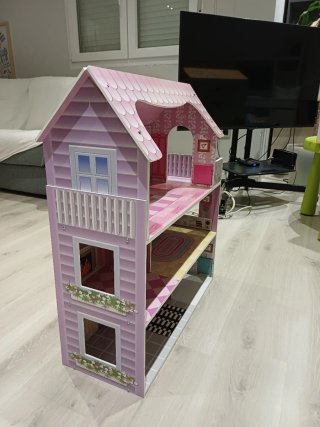 Casa de muñecas rosa