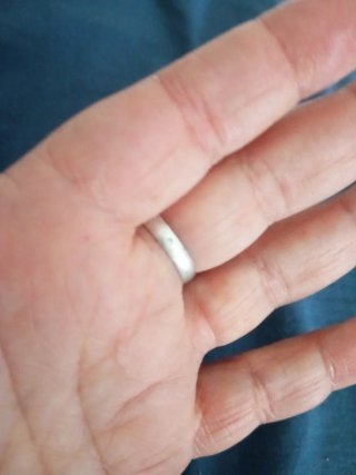 Anello in argento con pietra nera