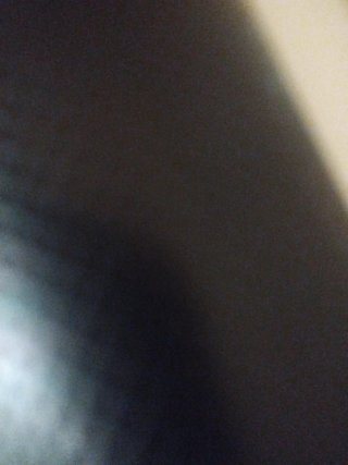 Ropa negra y gris