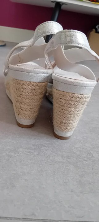 Sandalias cuña plata