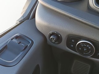 Ford Transit chasis caja cerrada con trampilla