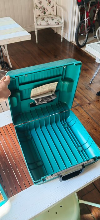 Máquina de escribir Olivetti Studio 45 con caja