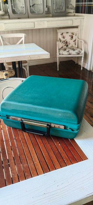 Máquina de escribir Olivetti Studio 45 con caja