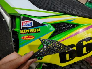 Tapa Rejilla Caja Filtro Kawasaki KX 250-450 20-25