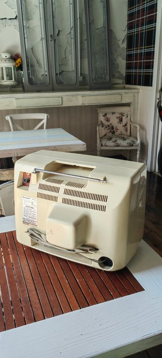 TV Sharp 12 Beige/Negro