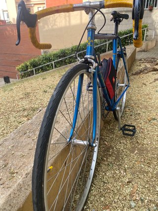 Bicicleta de carretera azul