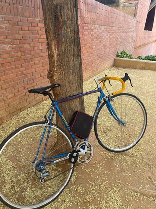 Bicicleta de carretera azul