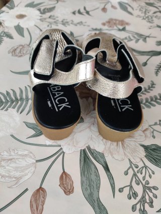 Sandalias piel doradas