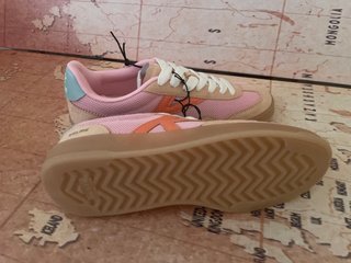 Zapatillas retro Kelme beige y rosa