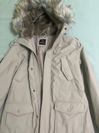 Parka D26 beige con capucha de pelo