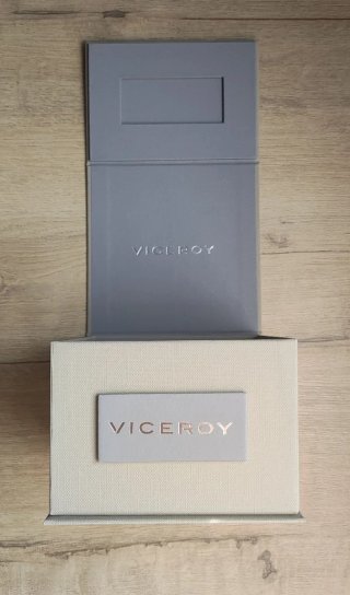 Caja Viceroy Beige y Plateada
