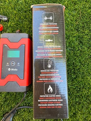 Cargador de Batería Wotto Rojo