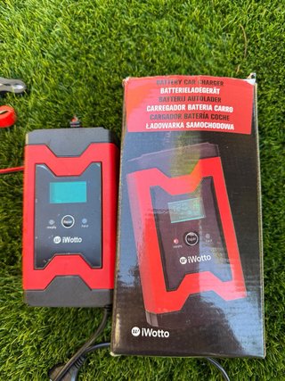 Cargador de Batería Wotto Rojo