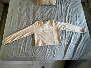 Sudadera Bershka Beige,rosa muy claro talla xs